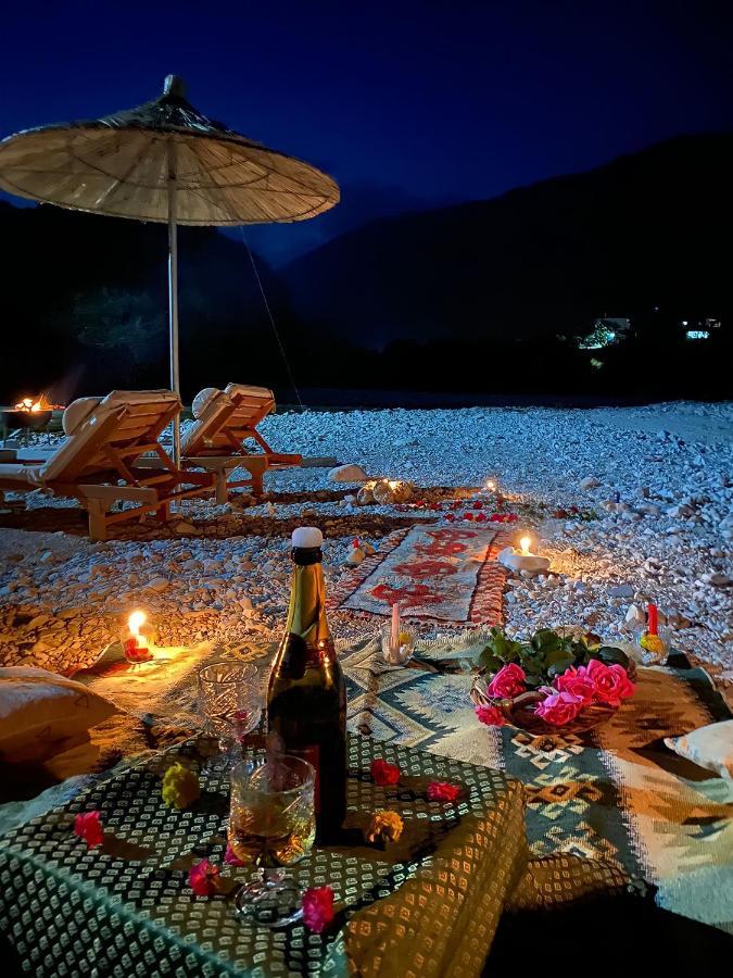 River Escape Villa - Private Beach, Scenic View & Bbq Tepelene ภายนอก รูปภาพ